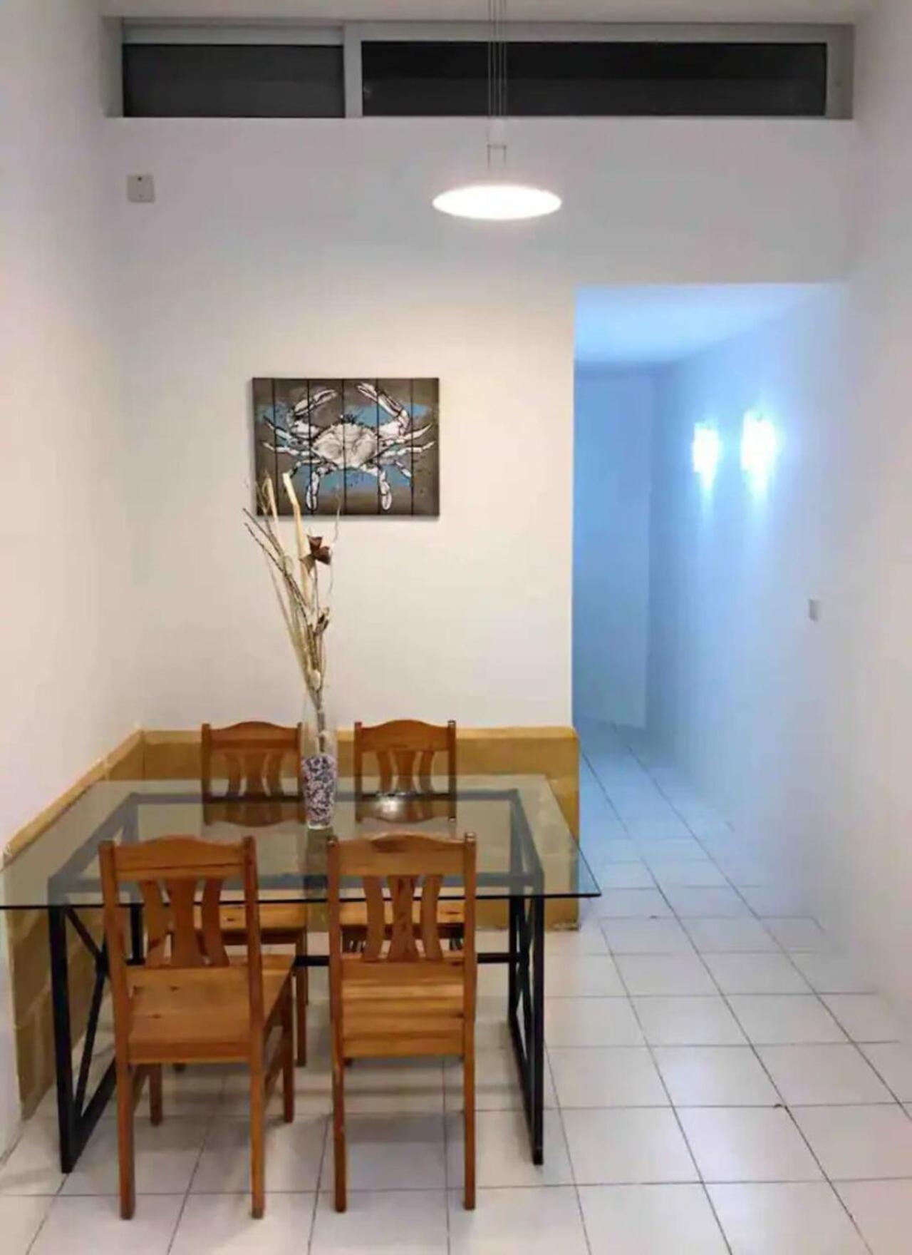 1 Bedroom In The Heart Of St Julians Lägenhet
